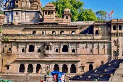 Maheshwar Ghats and Ahilya Fort by the Narmada River in Madhya Pradesh.