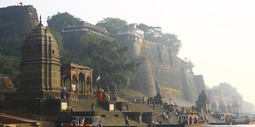 A view of Maheshwar Fort, a popular attraction to see for history enthusiasts