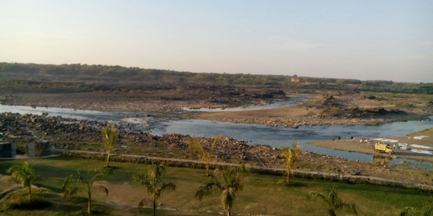 People enjoying at the shores of Mahisagar during sunset.