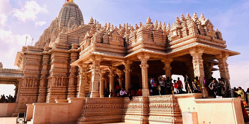 Mahunag Mandir is one of the most revered Shimla temples dedicated to a snake deity.