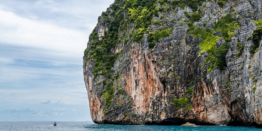 Maiton Island is one of the best attractions to enjoy Valentine’s Day in Phuket city.