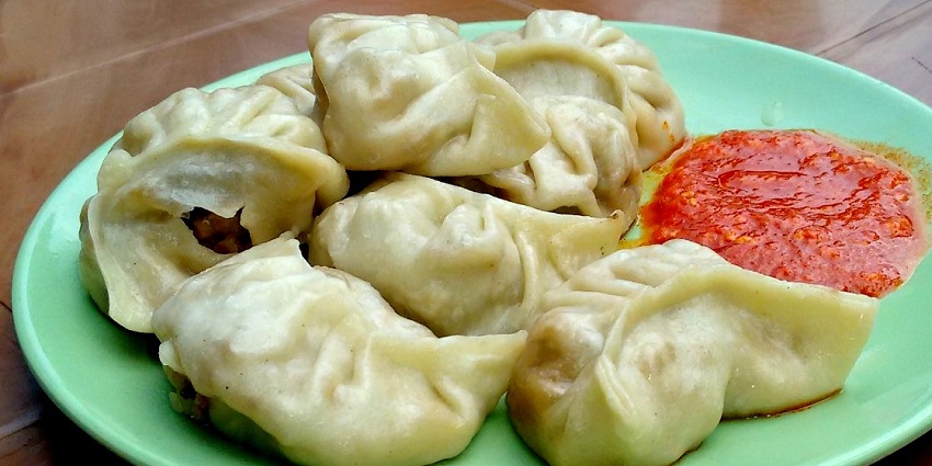 Majnu ka tilla is one of the best street food market in Delhi for chinese and tibetan cuisine