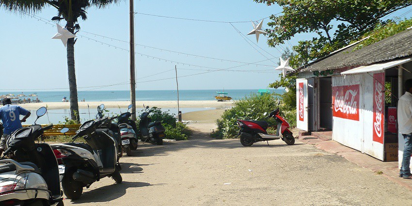 Majorda Beach stands special for its soft sealed sands and crystal clear blue water.