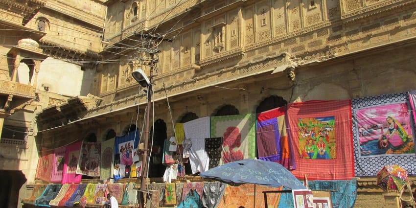 Maldas Street, Udaipur offers a vibrant market for clothing, jewellery, souvenirs.