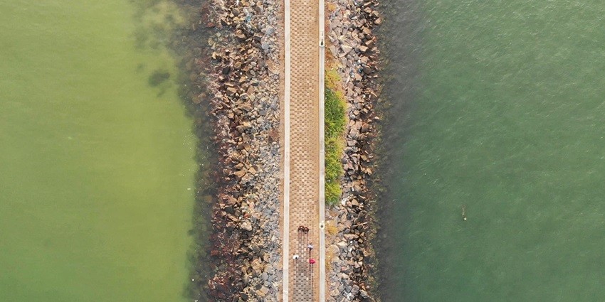 Malpe Beach, featuring azure waves against the coast, is one of the beaches near Mysore.