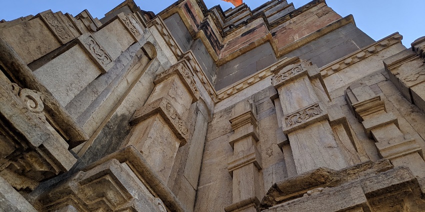 A close view of Mamleshwar Temple with old architecture, the best place to visit in Omkareshwar.