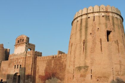 Image of ancient Manauli Fort view during day time- walk down the lane of ancient history