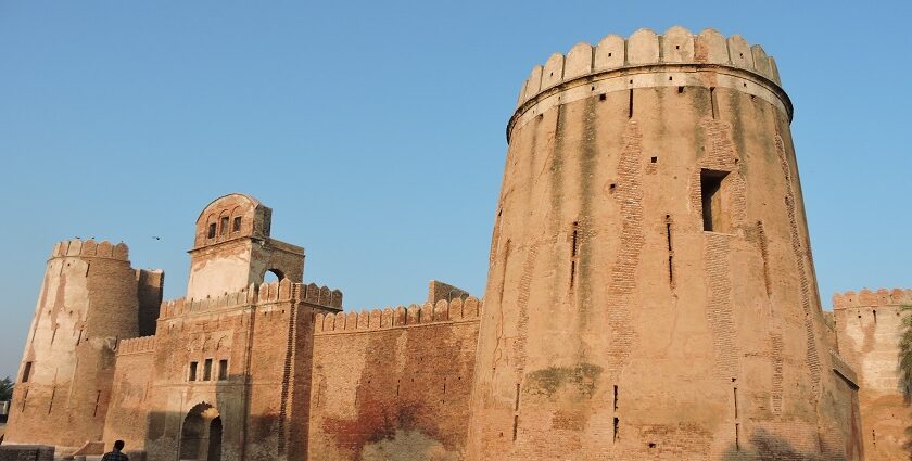 Image of ancient Manauli Fort view during day time- walk down the lane of ancient history