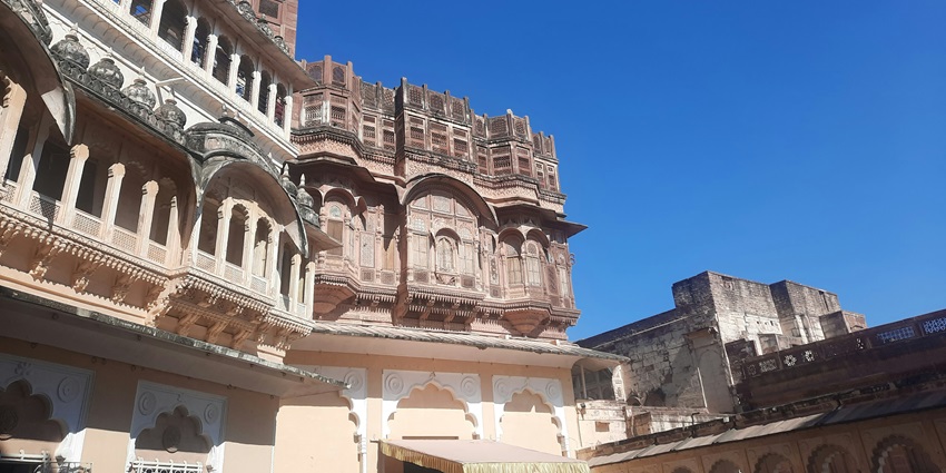 The Mediaeval fortress on the seashore against a grassy hill similar to Mandalgarh Fort.