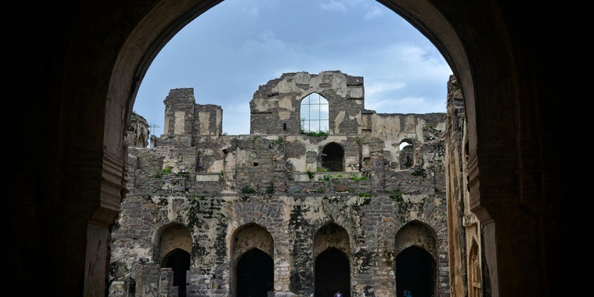 Mandasa Fort sits on top of a hill, and thus offers some of the panoramic views.
