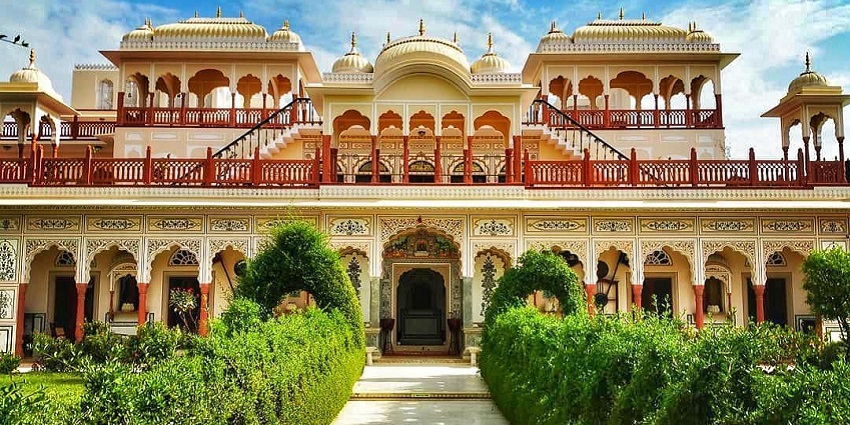 The exteriors of Mandawa Castle highlights its ornate architecture and historic design.