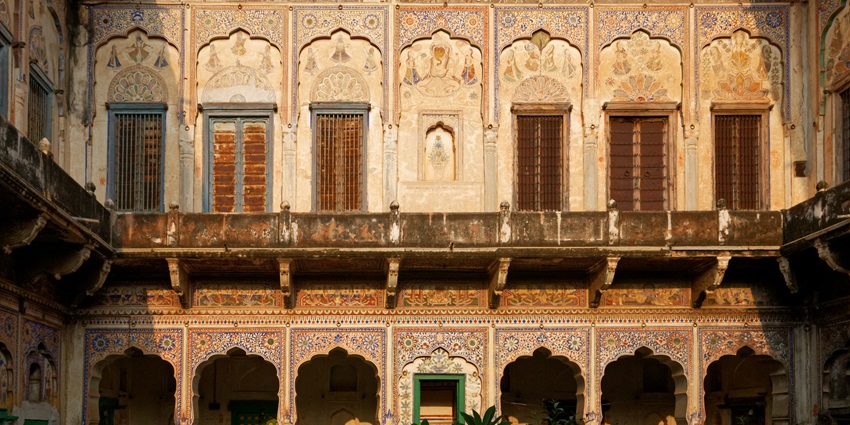 A picture of a courtyard in a fort, which is one of the best places to visit near Salasar Balaji Temple