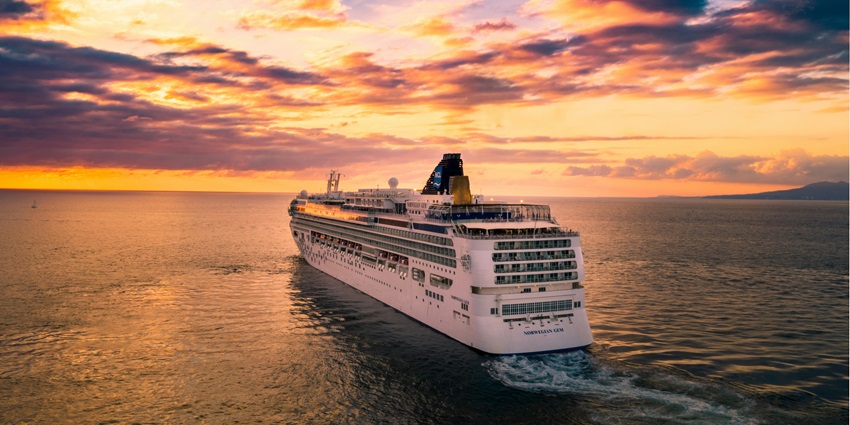 The breathtaking vistas of waters can be enjoyed from the Mandovi River Sunset Cruise.