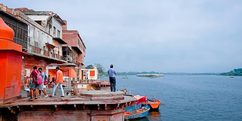 Mandovi River offers a perfect opportunity for water sports and beautiful scenery.