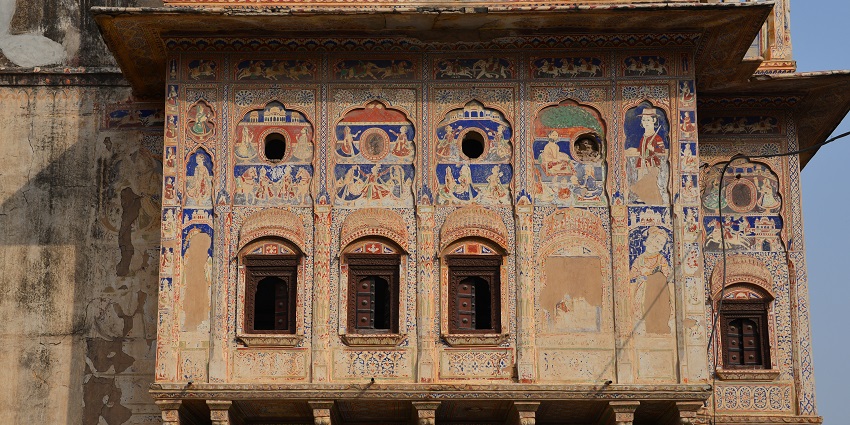 The artistry seen on the windows of a Haveli in Mandawa.