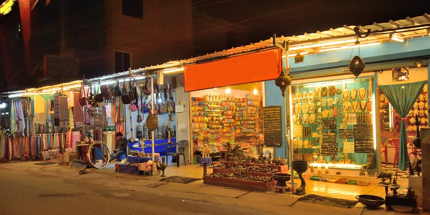 Night view of the vibrant shops illuminated by warm lights on the streets of Vadodara