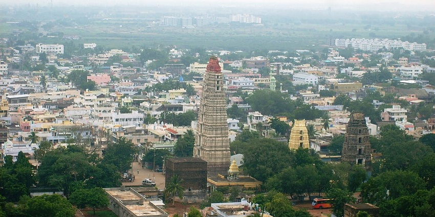 Seek blessings from the sacred temples of Mangalagiri on your next vacation here.