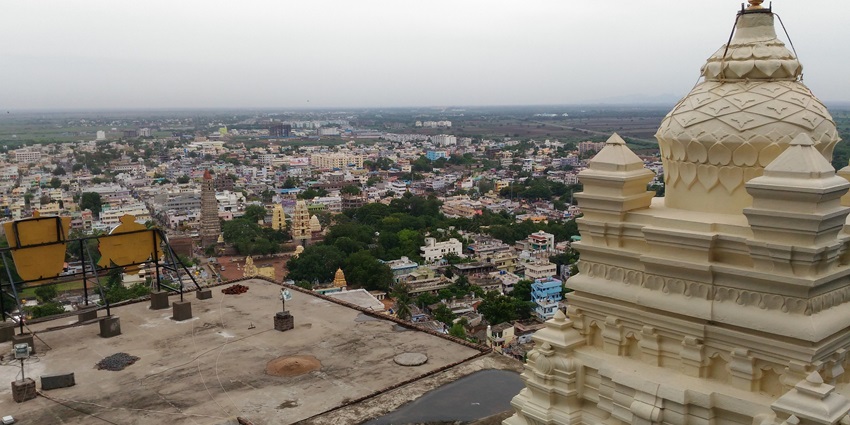 Mangalagiri, a spiritual town, is a must-visit place near Kakani Temple in Andhra Pradesh.