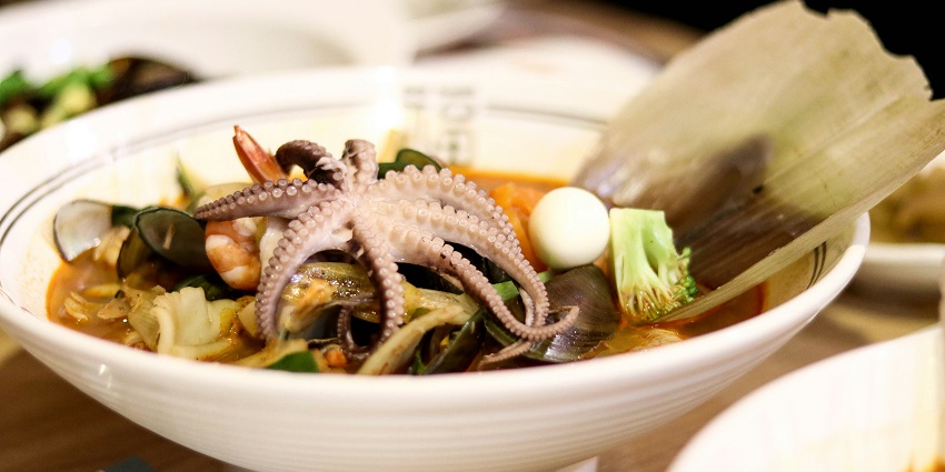 A view of Mangi Ferra Restaurant serving authentic Indian and seafood delicacies.