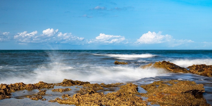 Beaches in Kumta have a length of sand with tranquil waves and a peaceful natural setting.