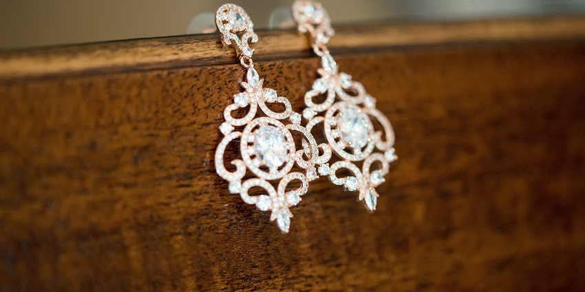 Kundan and gemstone jewellery are easily available here for jewellery shopping in Udaipur.