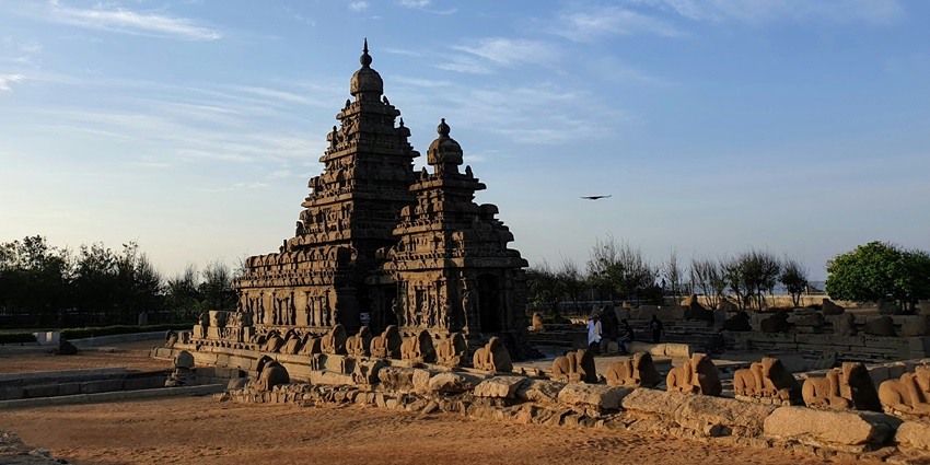 Exterior view of the Manihara Mahadev Mandir with intricate architecture, one of the top places to visit near Gugor Fort.