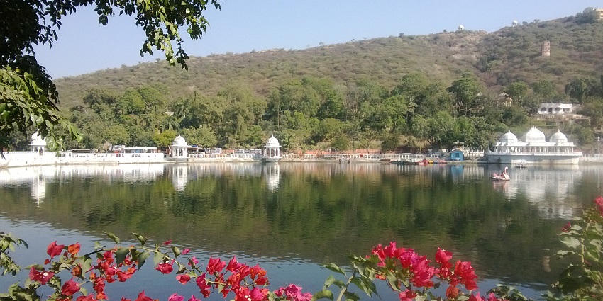 View of the lake in the background, from the garden, among perfect Udaipur picnic places.