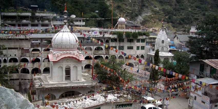 Panoramic image of the Manikarn Sahib Gurudwara and the Temple in Manikaran