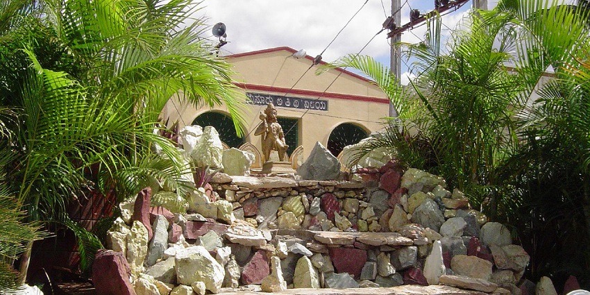 Garden outside Mantralayam temple, Mantralayam– located in the scared hills of Andhra