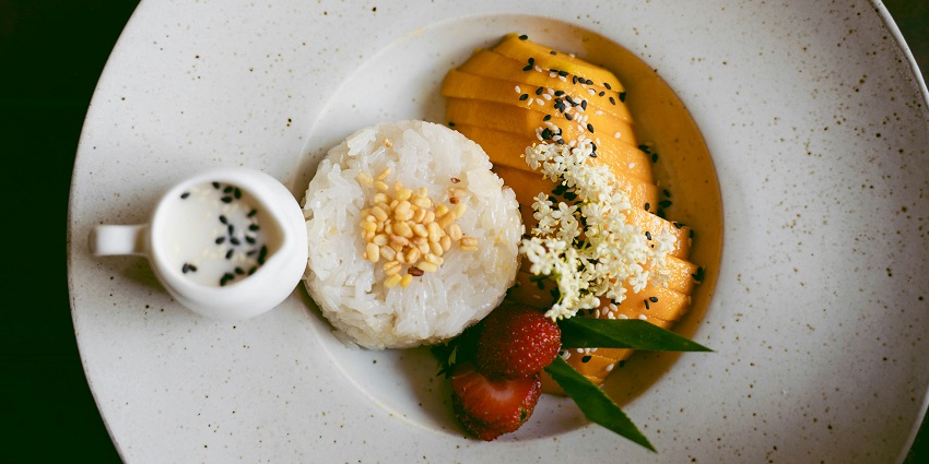 Mar Varee is one of the most amazing shops to try the best street food in Bangkok.