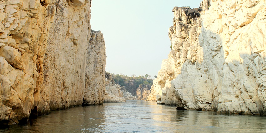 A stunning view of the Marble Rocks at Bhedaghat, a famous place near Nauradehi Wildlife Sanctuary.