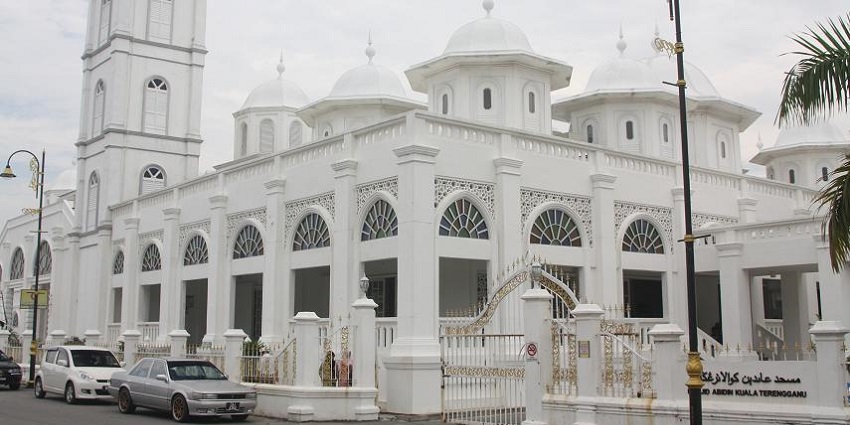 This mosque is ideal for all tourists seeking a peaceful getaway amidst the harmonious halls