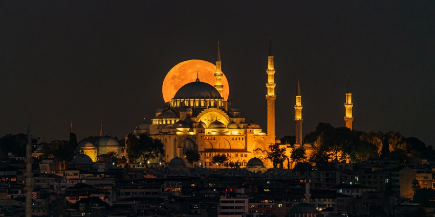 A beautiful night at a beautiful mosque, reflecting the architectural style of Nepal mosques.