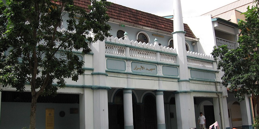 Masjid-ul-Abrar was the first mosque that allowed women to pray after liberation.
