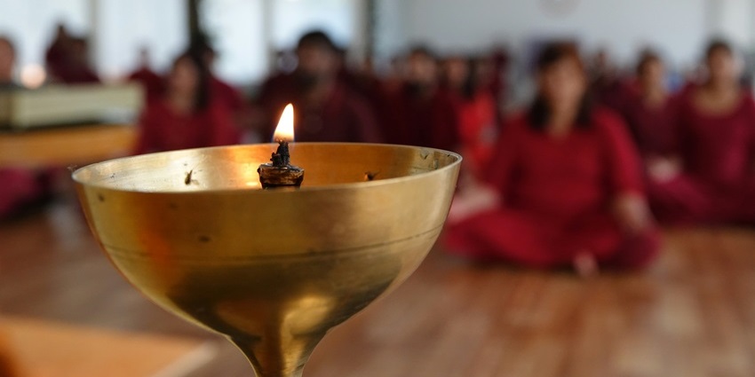 A glimpse of people practising meditation at the renowned Kasapuram Temple.
