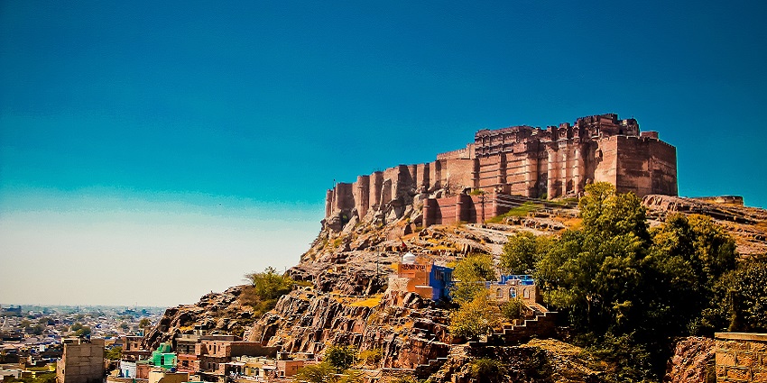 Mehrangarh Fort, Jodhpur: Rajput history, palaces, museum, and city views.