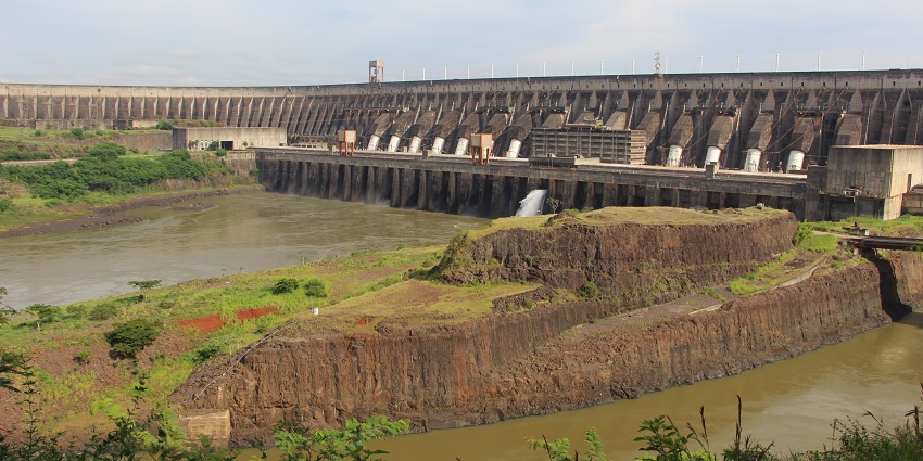 Enjoy scenic views at Meja Dam, which is one of the places to visit near Bhilwara, Rajasthan.