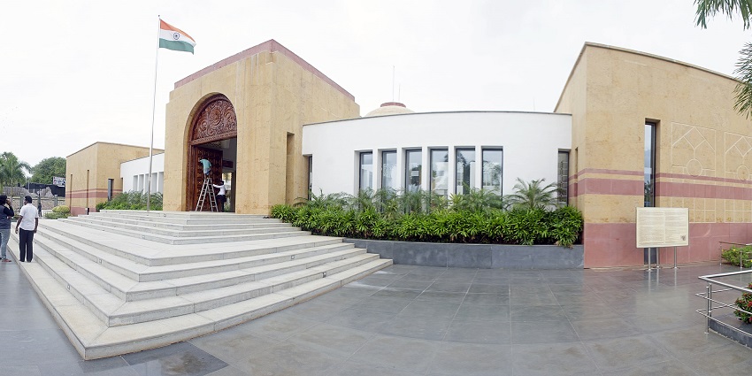 Reaching Abdul Kalam Memorial is quite easy as it is a popular landmark for locals.