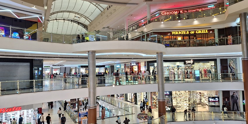 Metro mall is ideal place to visit with family and friends as it offer many fun activities