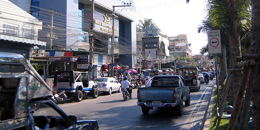 A view of an entrance of Mike Shopping Mall for shopping in Pattaya shot from a distance.