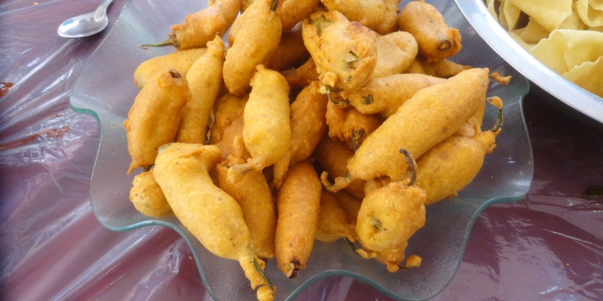 An image of Crispy Mirchi Bada which is one of the best foods in Kota, Rajasthan.