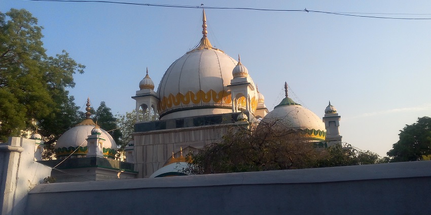 The dome of the Miya Khan Chishti mosque, one of the best places to visit in Gujarat