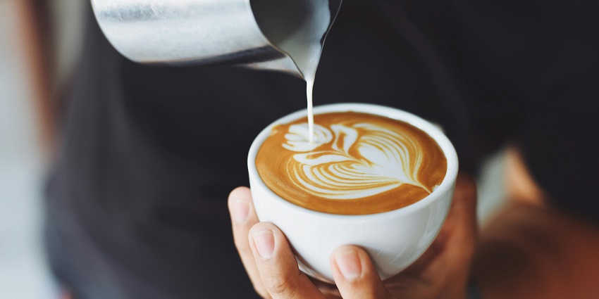 Lively café serves Italian and Indian dishes and is excellent for casual dining