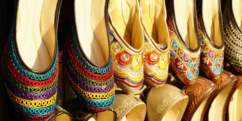 Mochiwada Bazaar features exquisite hand-embroidered mojris, showcasing Rajasthani craftsmanship.