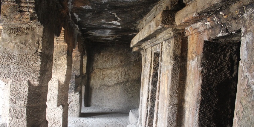Mogalarajapuram Caves, one of the best places to visit in Vijayawada, have ancient rock-cut architecture.