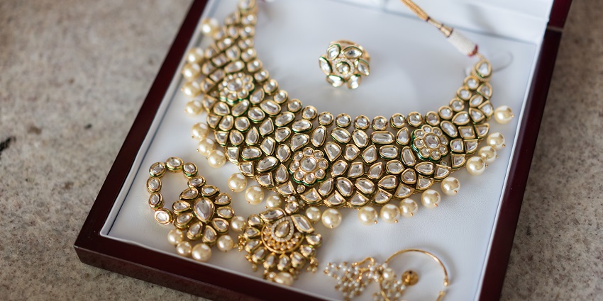 Morchandrika is among the best places for shopping in Nathdwara for bridal jewellery.