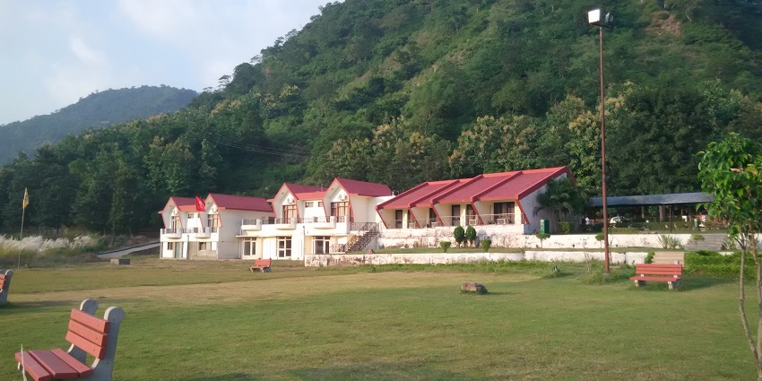 Tikkar Taal in Morni Hills, the only hill station in Haryana to plan your trip to.