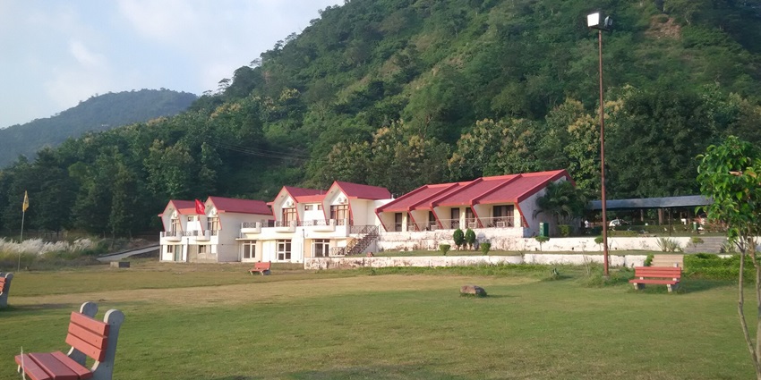 Picturesque view of the lush landscapes of Morni hills, one of the best destinations near the temple