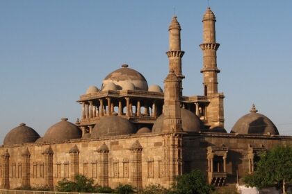 A panoramic view of one of the popular mosques in Gujarat with its rich Islamic heritage