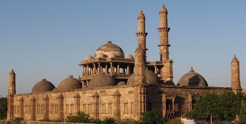 A panoramic view of one of the popular mosques in Gujarat with its rich Islamic heritage